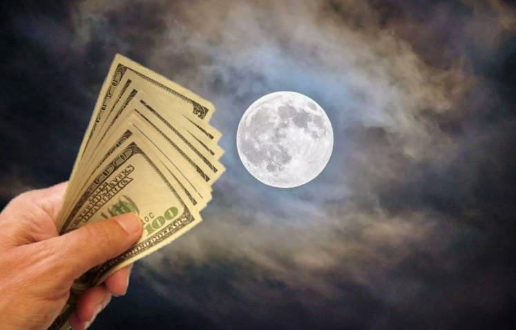 Луна привлекает деньги своей энергией