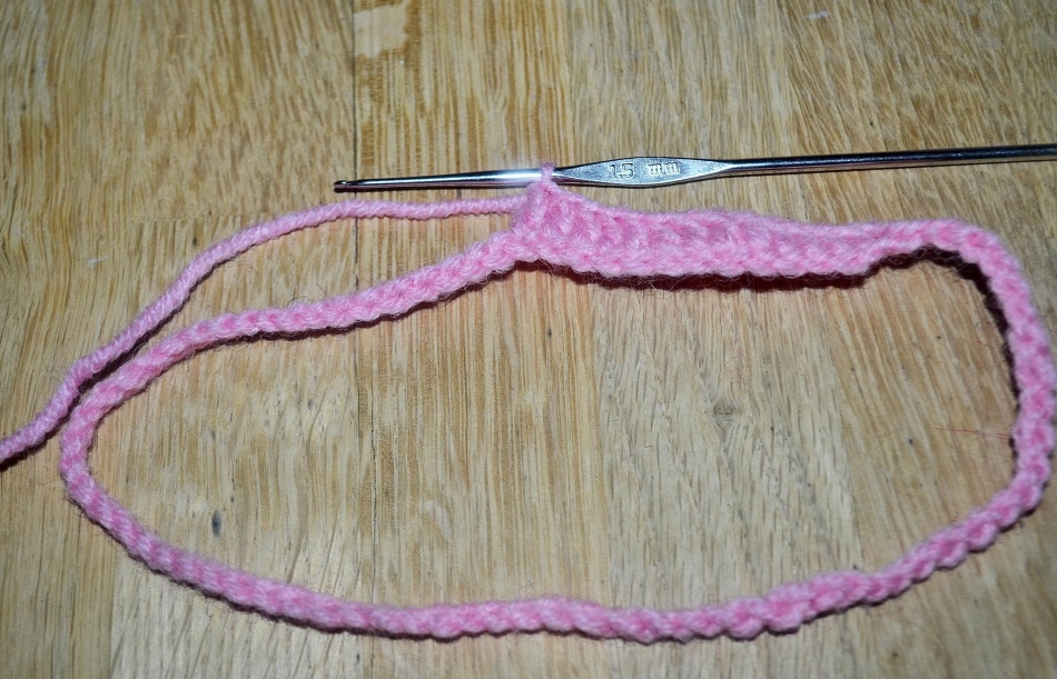Knitting a row for laying