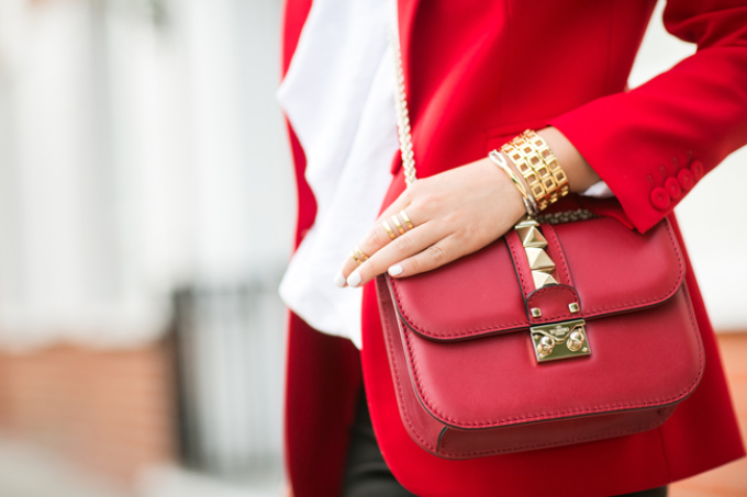 Miért álmodhat egy vörös pénztárcáról, egy vörös táskáról egy álomban?