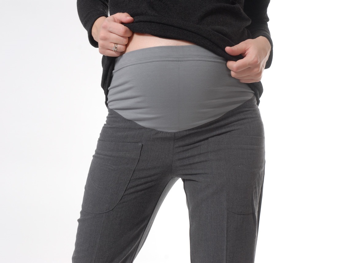 Sew with your own hands gray pants on a pregnant girl