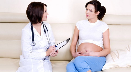 The doctor should treat herpes on the lips of the pregnant woman.