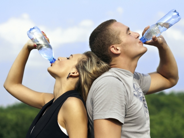 Wasserdiät: Regeln, vorteilhafte Eigenschaften von Wasser, Kontraindikationen, Diät. Wie trinkt man Wasser auf nippen Magen, um Gewicht zu verlieren und wie viel?