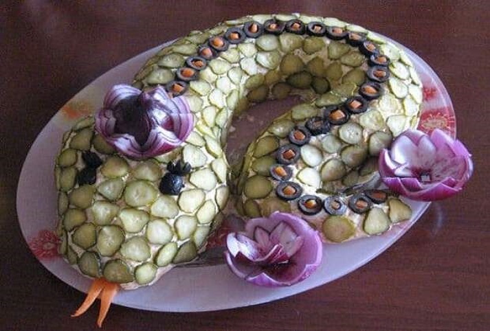 Идеи украшения салатов в год змеи