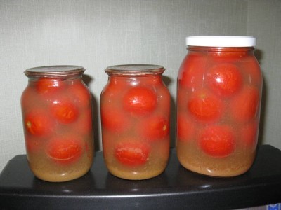 Tomatoes in banks with a confused brine.