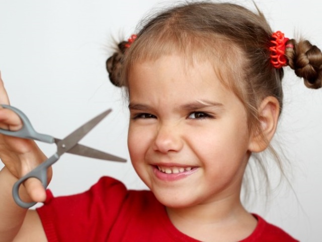 Нужно ли держать ножницы острыми концами вниз: техника безопасности при работе с ножницами для детей