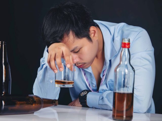 How to make her husband quit drinking: effective drugs from alcohol, tips of a narcologist