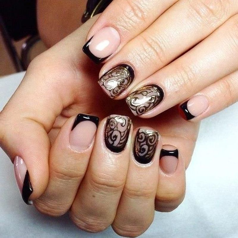 Fashionable nail design with gold