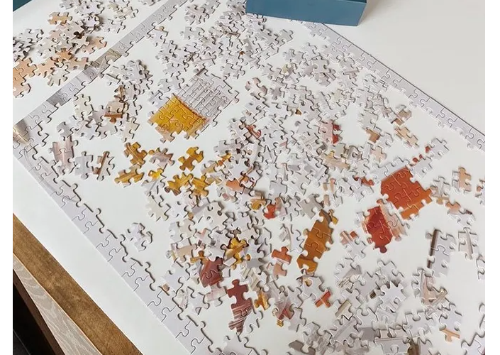 Assembly of medium puzzles