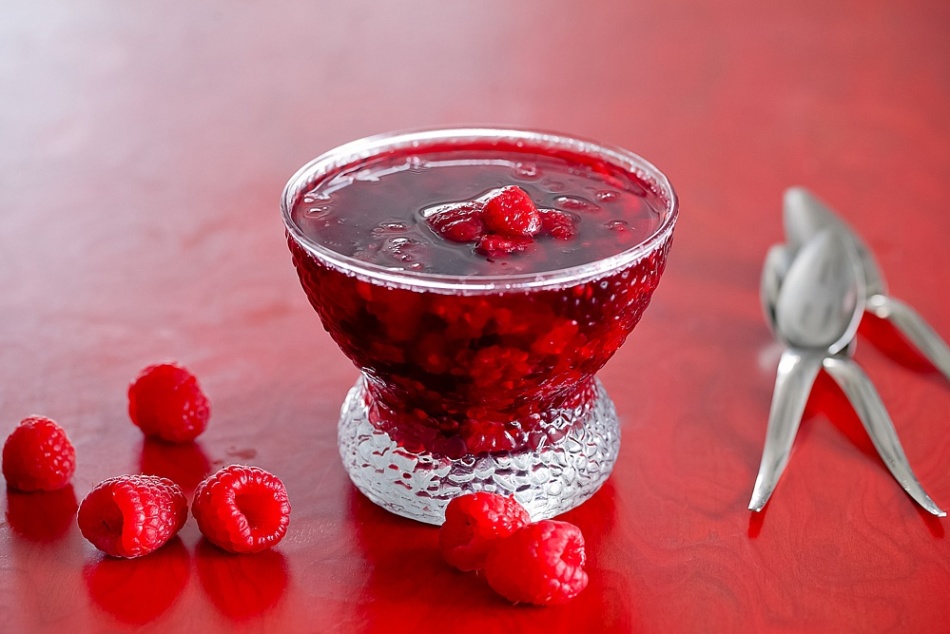 Apakah mungkin pada suhu raspberry, raspberry, teh dengan daun raspberry?