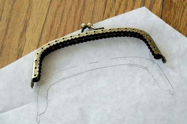 For the drawing, circle the clasp on both sides