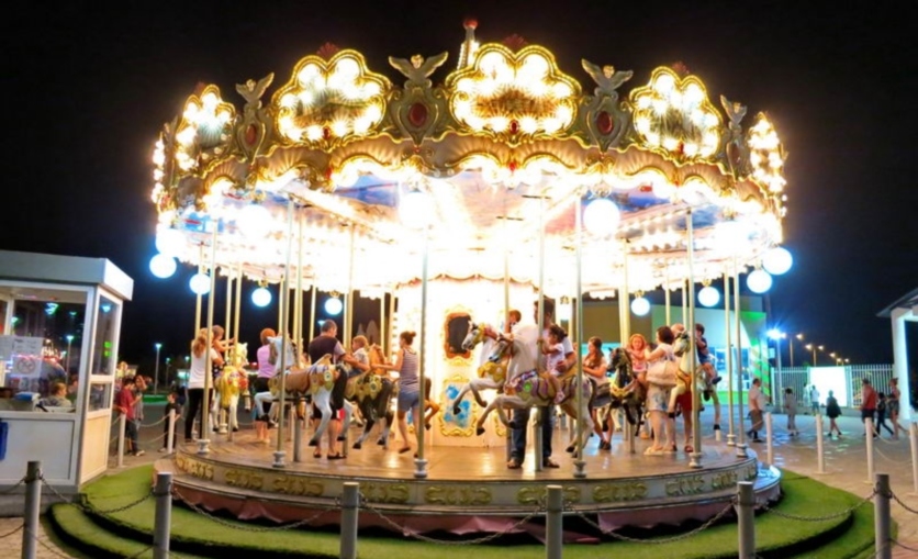 Carousel in Tsitsinatel Park