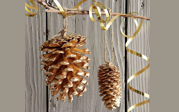 Garland des cônes à la nouvelle année