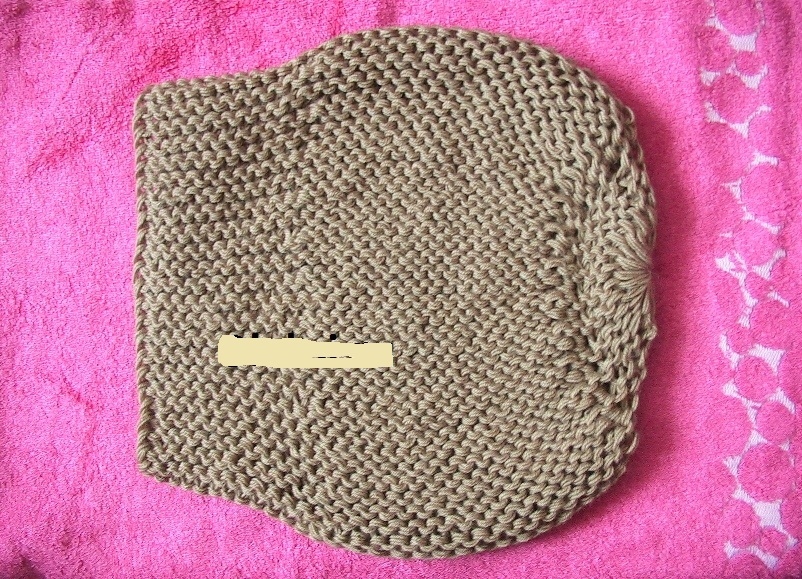 Original double hat with a stray knit for the cold season