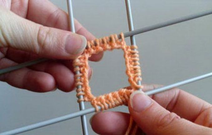 Diviser par 4 aiguilles à tricotage