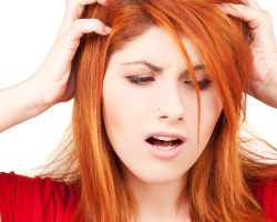 Zakaj glava srbi po barvanju las? Varno barvanje za lase