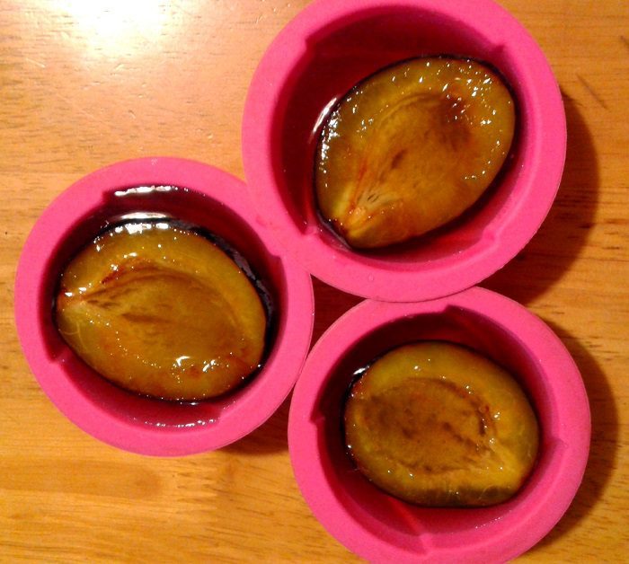 Cooking plum in syrup