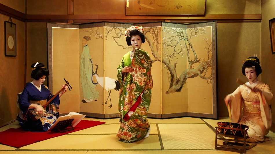The art of seduction of geisha has been studying all their lives.