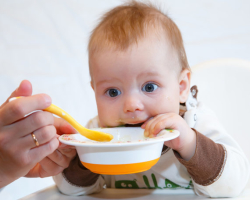 Συνταγές για πιάτα για ένα παιδί μέχρι ένα χρόνο, με μια φωτογραφία. Το μενού του μωρού είναι μέχρι μια εβδομάδα για μια εβδομάδα για το στήθος και την τεχνητή σίτιση για μήνες