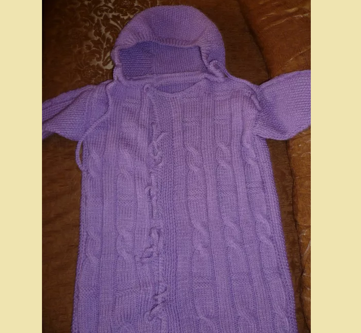 Hood for the envelope of the newborn knitting