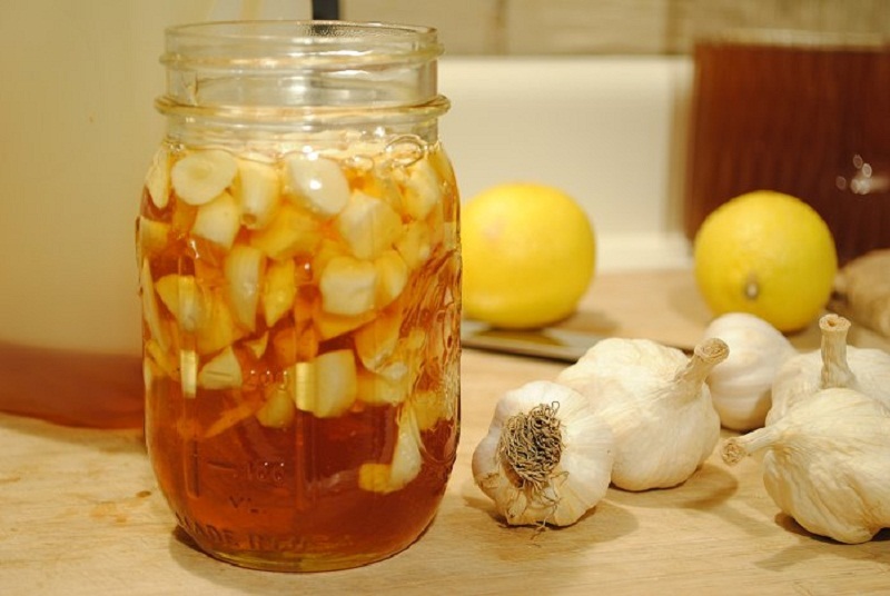 Garlic with lemon from worms