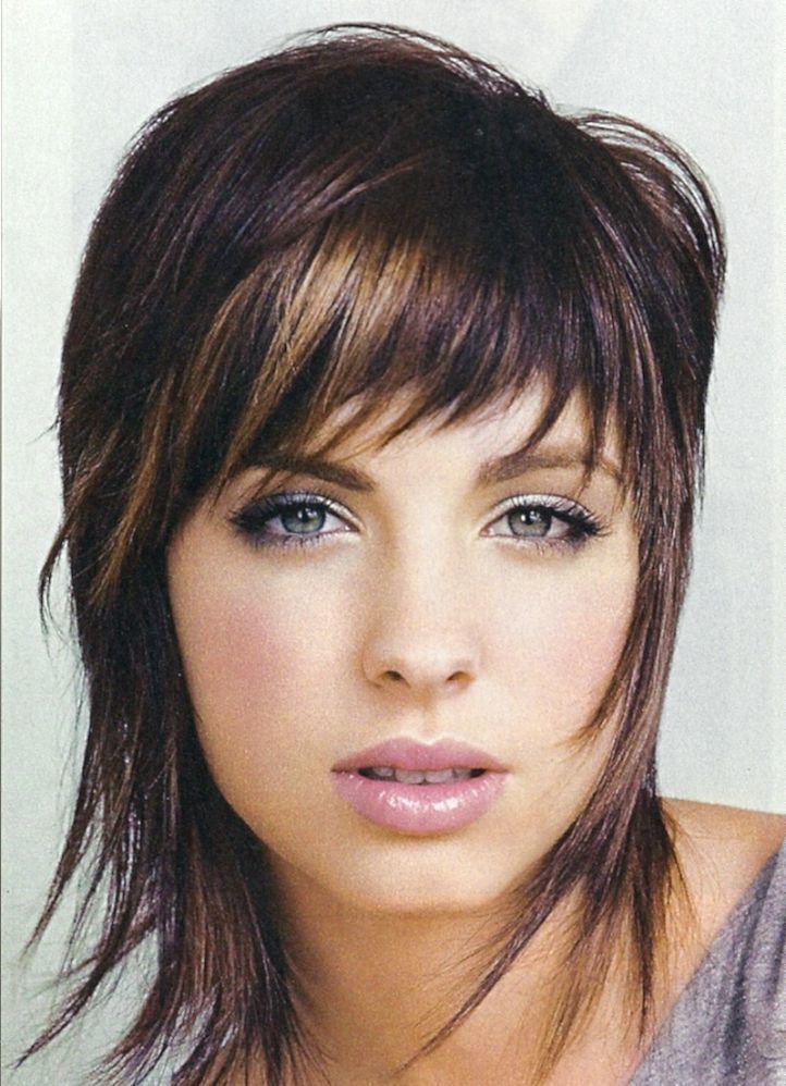 Short torn bangs for a cascading, multilayer haircut