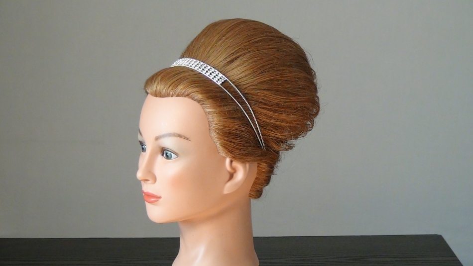 Hairstyle for long hair shell with hoop