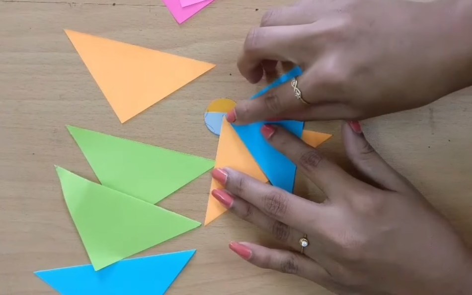 Rekatkan segitiga satu sama lain