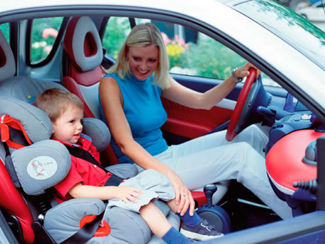 Is it possible to carry a child in the front seat of a car? At what age can you ride in the front seat?