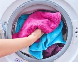Skrb za različne vrste tkanin: Kako oprati, suho in železo naravne, umetne in sintetične tkanine?