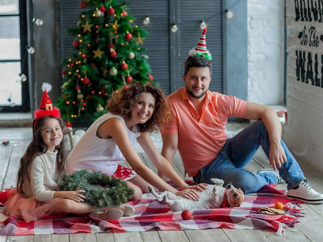 Чем заняться в новогоднюю ночь с семьей: идеи для проведения Нового 2025 года дома, новогодние развлечения дома для всей семьи