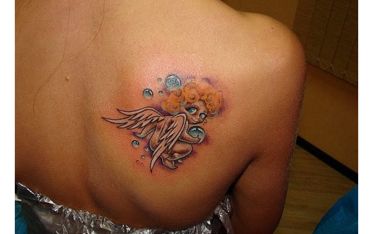 Tetovaža na ramenskem rezilu za dekleta - mitska bitja