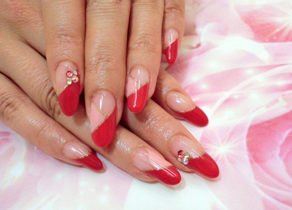 Red manicure for a wedding