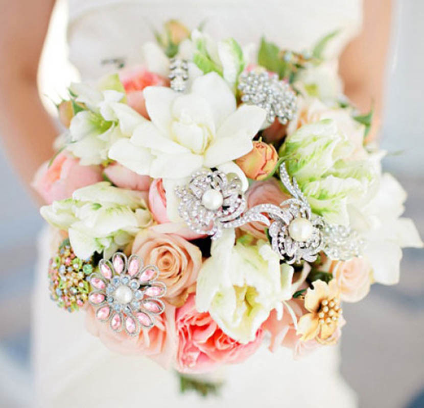 Karangan bunga pernikahan dengan perhiasan