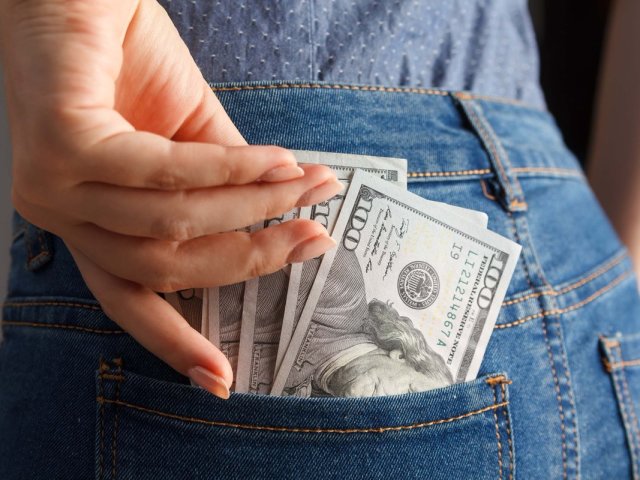 Pourquoi vous ne pouvez pas porter de l'argent dans votre poche: signes