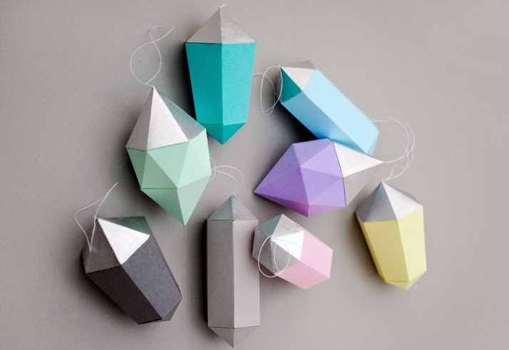 Новогодние бумажные игрушки в виде кристалла