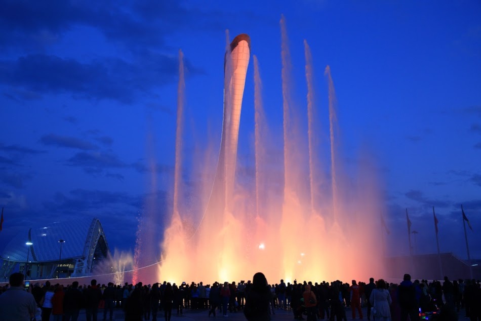 Музыкальный фонтан в олимпийском парке города сочи