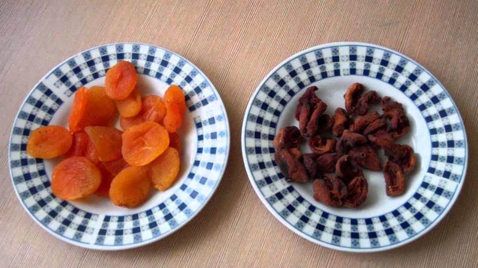 Apricots treated with sulfur gas and fruits dried naturally