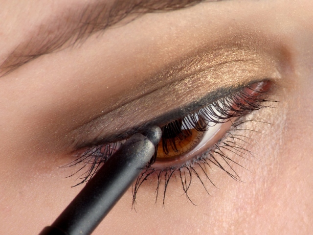 What is the best way to look up: with a pencil or eyeliner? Which eye eyeliner is the best: the rating of the best eyebrows, reviews. How to buy a good branded eyeliner in the Aliexpress online store: review, links to brands