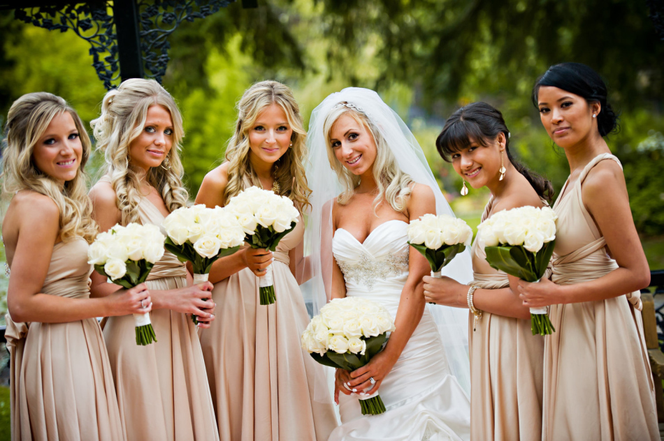 Bédige habille les transformateurs pour les copines de la mariée