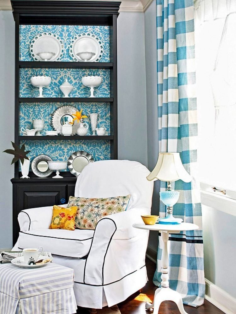 Decoupage from the inside echoes the main color scheme of the room