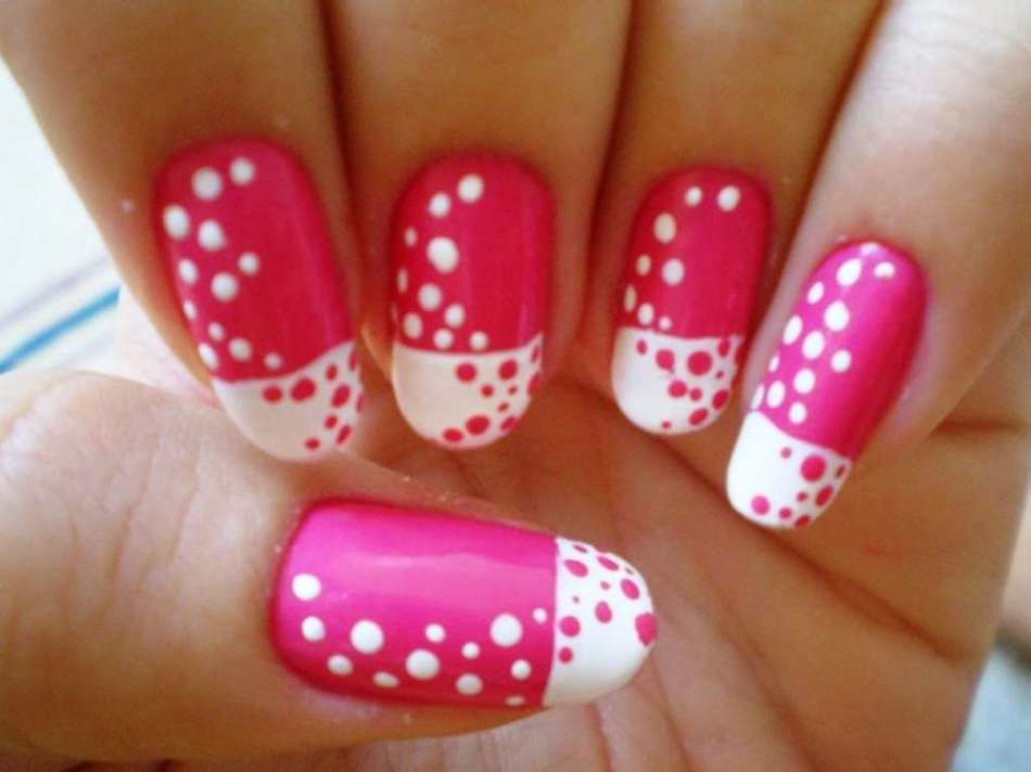 Manicura de guisantes en uñas extendidas