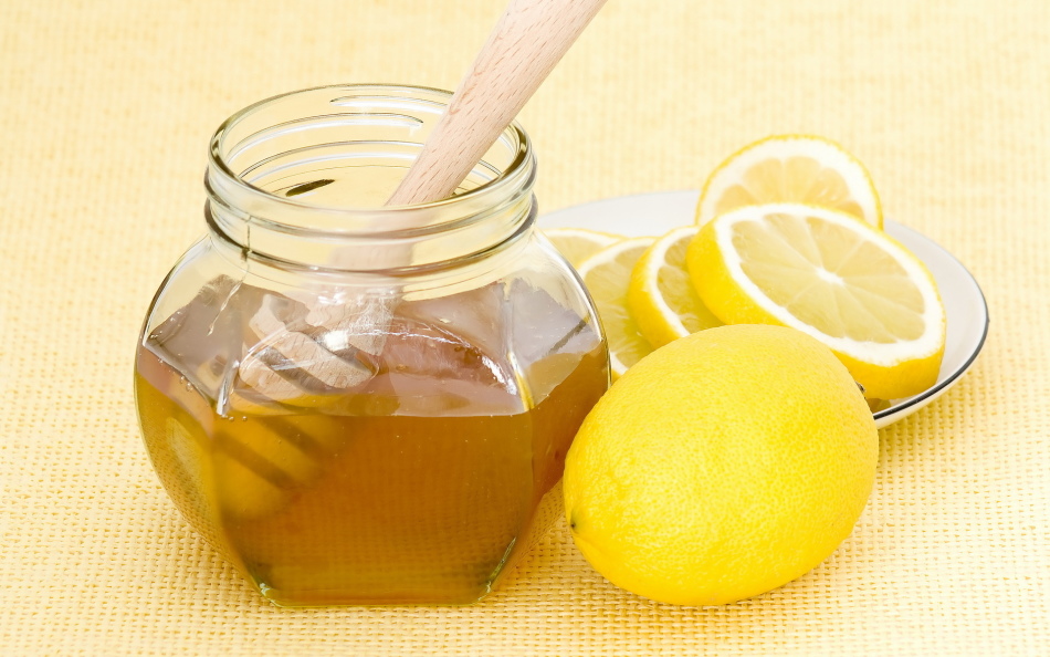 Honey with lemon on an empty stomach