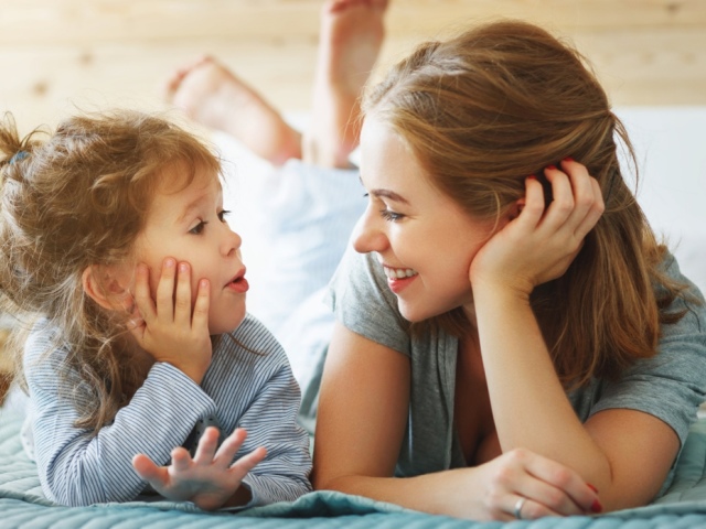 How to answer uncomfortable children's questions: recommendations, options
