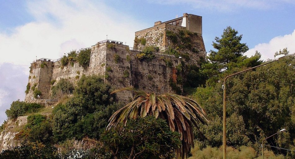 Fort Carnale i Salerno, Italien