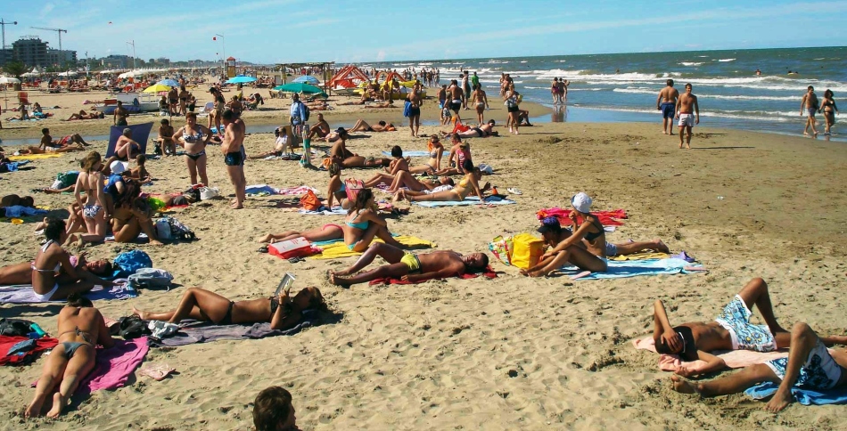 Zona bebas di pantai di Rimini, Italia