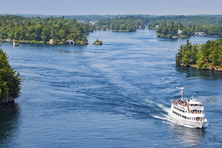 La rivière est calme, si adaptée aux objectifs de séchage