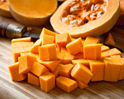 How much time to cook a pumpkin in a pan until cooked? How and how much to cook pumpkin with soups for soup, pie? How much to cook grated pumpkin? How much to cook a couple of pumpkin?