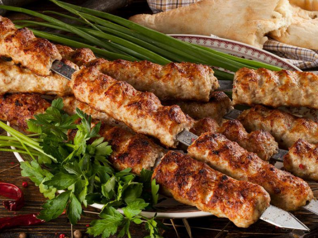 Do you need to add an egg to Lulia-Kabab: recipe at home