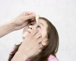 Rinsing and instillation of drops to the child in the nose, eyes, ears: algorithm, technique. The technique of washing the nose, eyes, ear in children