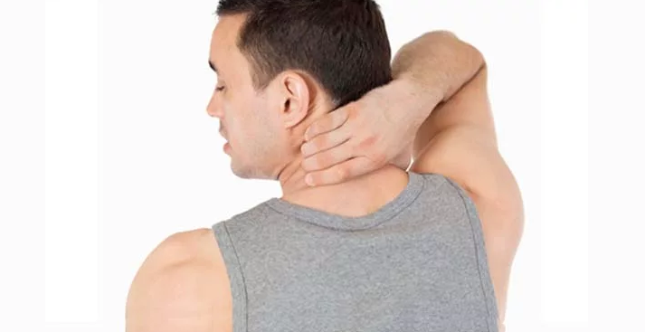 A nyak és a bal oldali nyaki nyaki fáj
